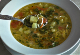 Суп с кабачками на курином бульоне