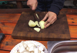 Говядина томленая с овощами и грибами Еринги в чугунке. Тушеное мясо - Шаг 2