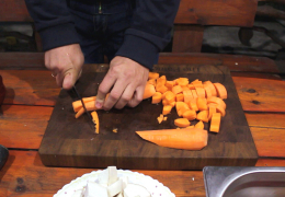 Говядина томленая с овощами и грибами Еринги в чугунке. Тушеное мясо - Шаг 4