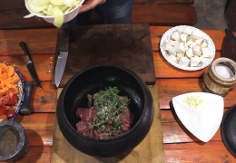 Говядина томленая с овощами и грибами Еринги в чугунке. Тушеное мясо - Шаг 7