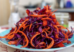 Салат из красной капусты | Краснокочанная капуста с морковью и красным перцем